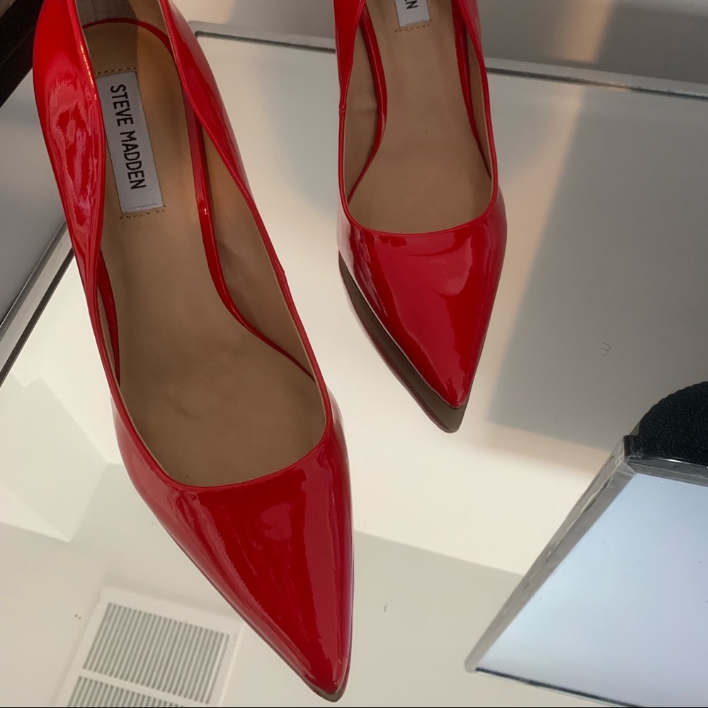 Steve Madden red pumps!